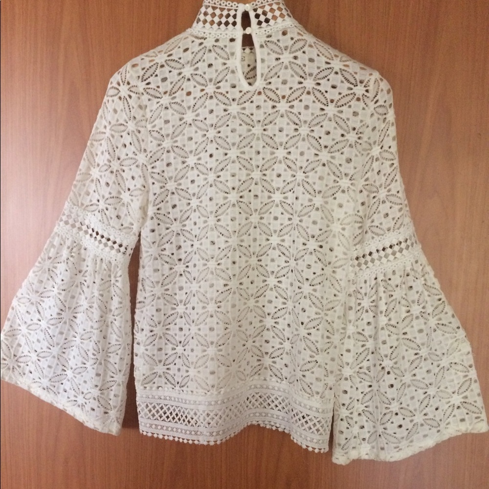 Beautiful withe blouse - Picture 4 of 4